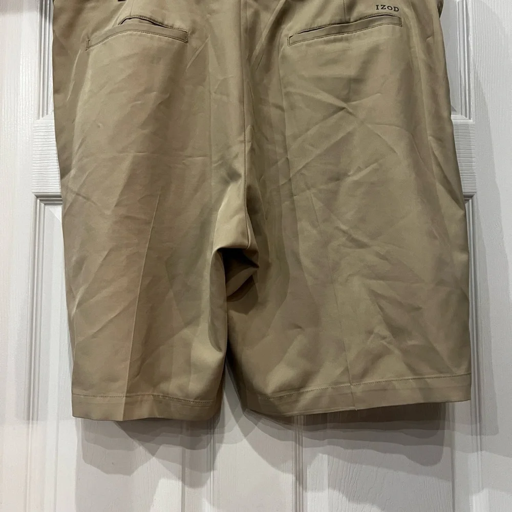 IZOD Golf shorts size 42